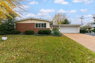 2860 Delaware Dr, Florissant, MO 63033