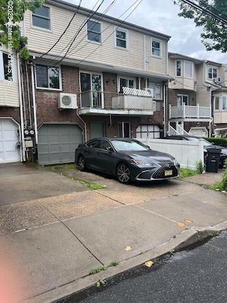 22 Oakville St, Staten Island, NY 10314