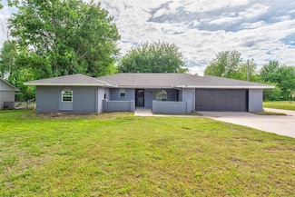 215 S Lake Park Dr, Mustang, OK 73064