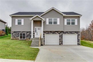 4004 Stacey Way Ct, Saint Joseph, MO 64505