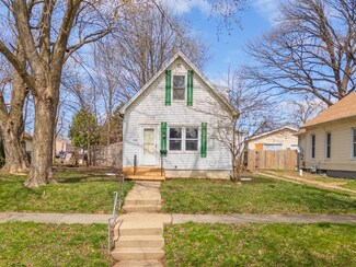 1008 E Olive St, Bloomington, IL 61701