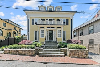75 Pelham St Unit B, Newport, RI 02840