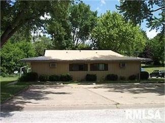 903 May Ct, Le Claire, IA 52753