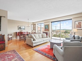 280 Boylston St Unit 12, Chestnut Hill, MA 02467