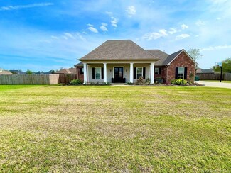 955 N Kade Ln, Lake Charles, LA 70605