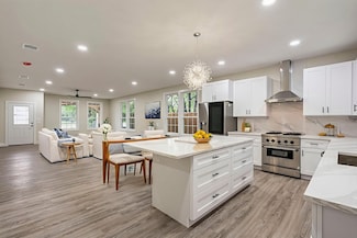 518 S Cockrell Hill Rd, Dallas, TX 75211