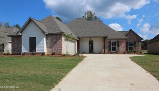 308 Tremont Dr, Florence, MS 39073