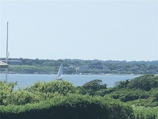 17 Chartier Cir, Newport, RI 02840