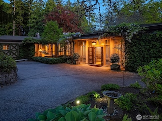 107 NW Highland Dr, Shoreline, WA 98177