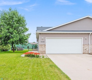 3509 10th St S, Moorhead, MN 56560
