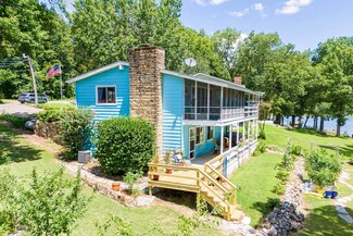 21 W Lakeshore Dr, Cherokee Village, AR 72529