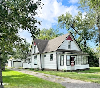 604 Rollin Ave SW, Cooperstown, ND 58425