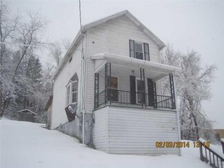 25 College Ave, Millsboro, PA 15348