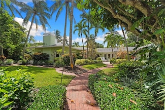 280 4th Ave N, Naples, FL 34102