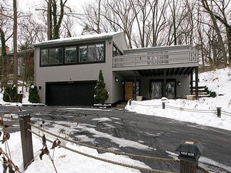 330 Riverview Dr, Ann Arbor, MI 48104