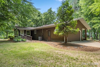 4840 Ironwood Dr, Stanton, MI 48888