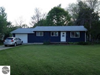 212 Charles St, Elk Rapids, MI 49629