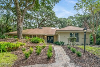 1895 Hickory Ln, Atlantic Beach, FL 32233