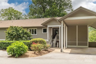 103 Golfside Dr, Flat Rock, NC 28731