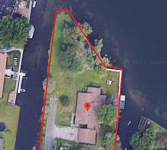 1677 Parkview Ave, West Bloomfield, MI 48324