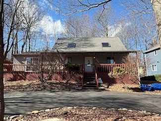 6084 Boardwalk Dr, Tobyhanna, PA 18466
