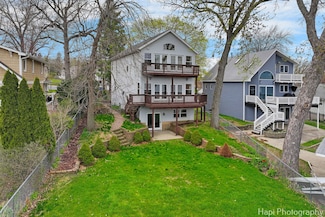 9 Lakeside Ln, Fox Lake, IL 60020