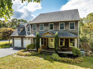 6 Falmouth Ave, Bourne, MA 02532