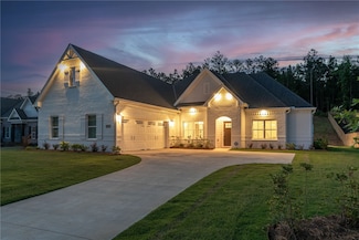 2271 Cannon Gate Dr, Opelika, AL 36801