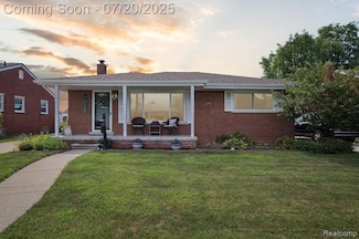 6525 Elizabeth St, Garden City, MI 48135