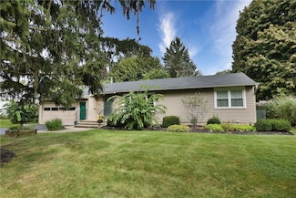 195 Willowcrest Dr, Rochester, NY 14618