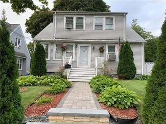 7 Hemlock Dr, Johnston, RI 02919
