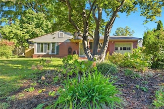 1652 Hedden Park, New Albany, IN 47150