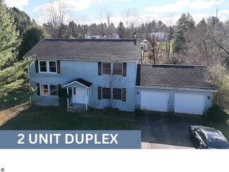 3798 Leeside Ln, Traverse City, MI 49686