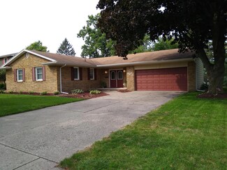 1701 Kingswood Dr, Lansing, MI 48912