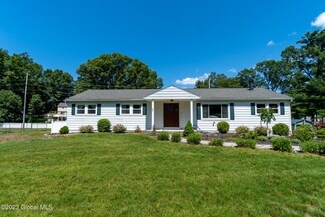 19 Meridian Ln, Ballston Lake, NY 12019