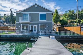 1112 S Lakeshore Rd, Chelan, WA 98816