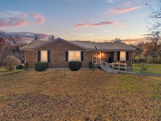 1068 Woodlake Dr, Lawrenceburg, KY 40342