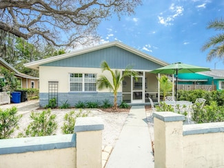 106 E Cedar St, Tarpon Springs, FL 34689