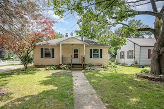 114 E Sugnet Rd, Midland, MI 48642