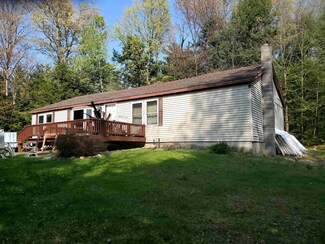307 Maple St, Newport, NH 03773