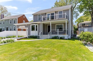 15 Cedar Dr, Bristol, RI 02809
