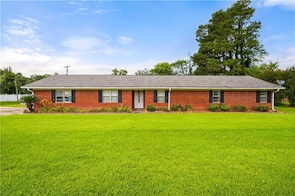 102 Jasmine St, Jonesville, LA 71343