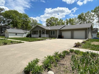 705 E 5th St, Crete, NE 68333