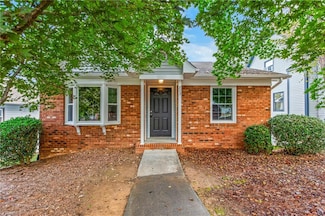 713 Woodbury Knolls Dr, Winston Salem, NC 27104