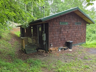 403 Summit St, Sophia, WV 25921