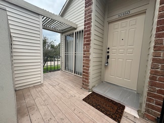 10150 Waterstone Dr, Houston, TX 77042