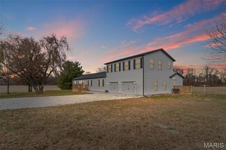 367 NW 175 Ave, Carrollton, IL 62016