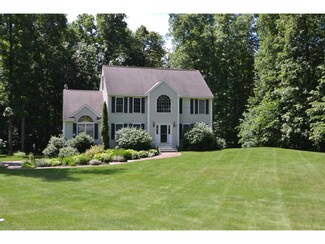 14 Meadowwood Rd, Kingston, NH 03848