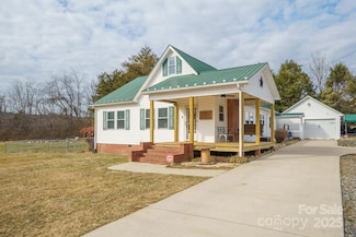 4039 Hartland Rd, Lenoir, NC 28645