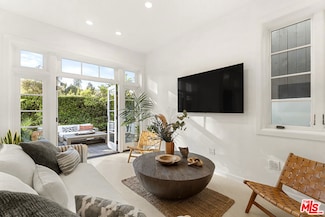 410 Entrada Dr, Santa Monica, CA 90402